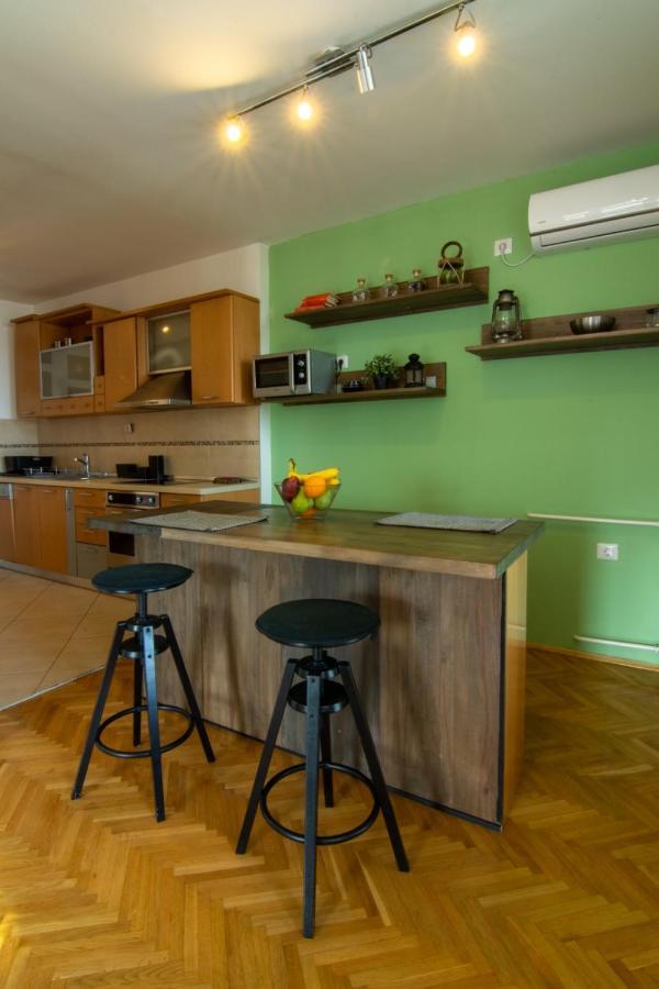 Green Paradise Square Apartment Skopje Bagian luar foto