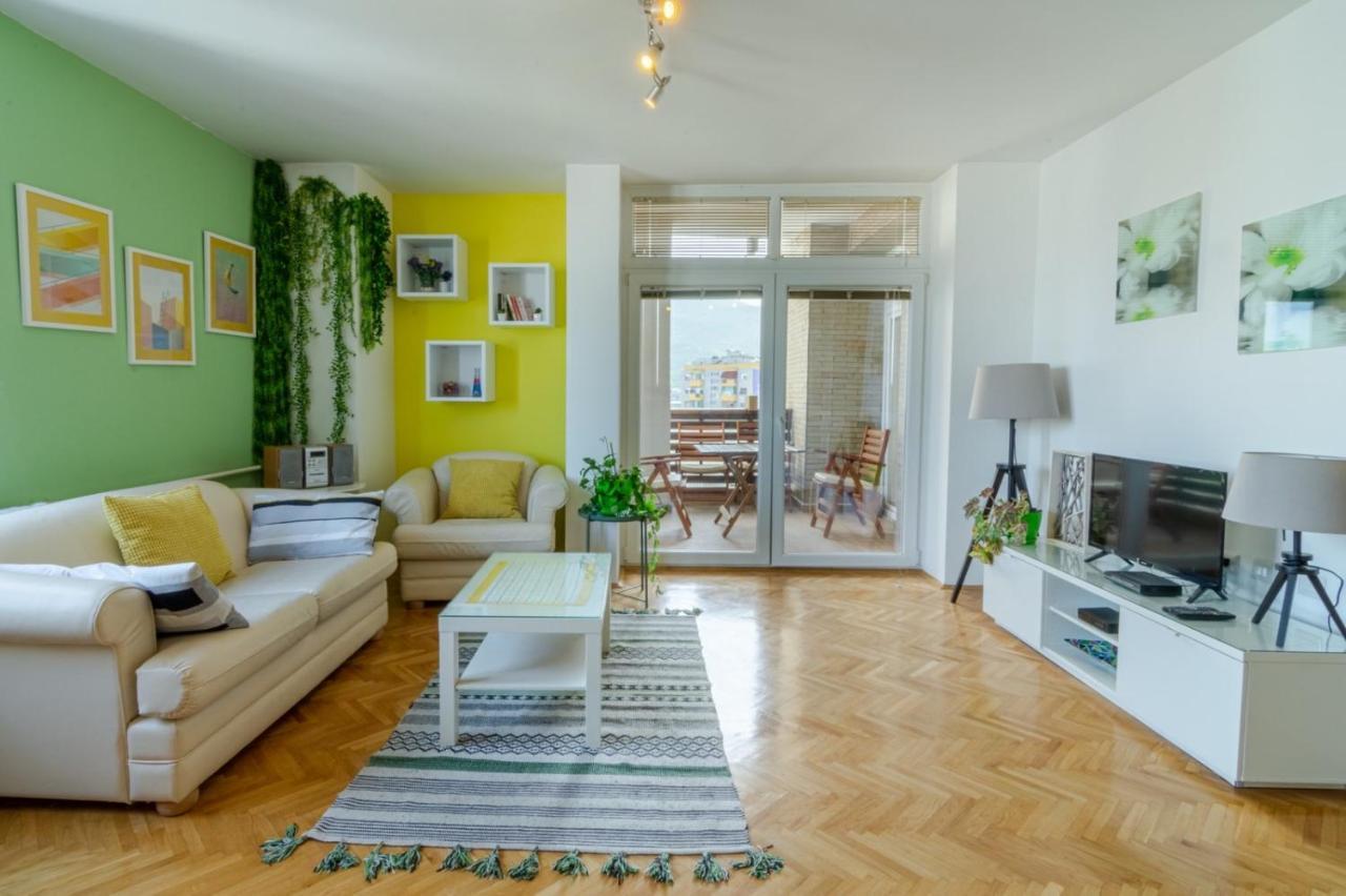 Green Paradise Square Apartment Skopje Bagian luar foto