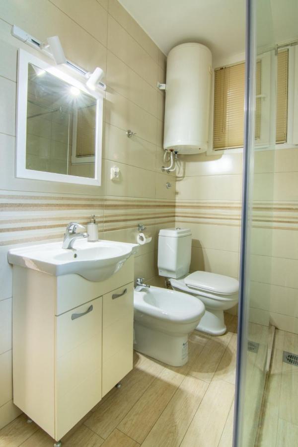 Green Paradise Square Apartment Skopje Bagian luar foto